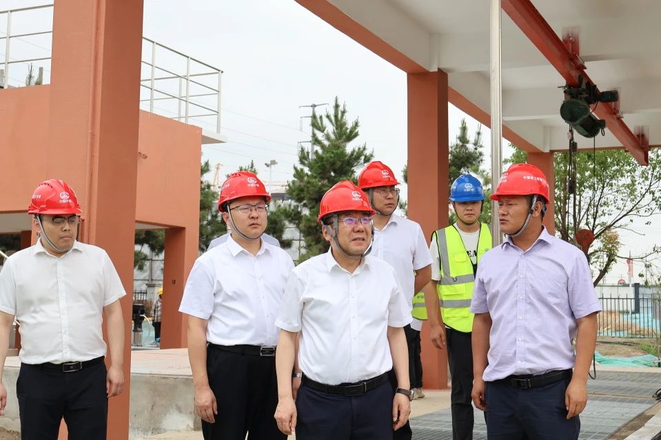公司黨委書記、董事長李明華一行到姜堰項(xiàng)目、成都區(qū)域項(xiàng)目檢查指導(dǎo)工作.jpg
