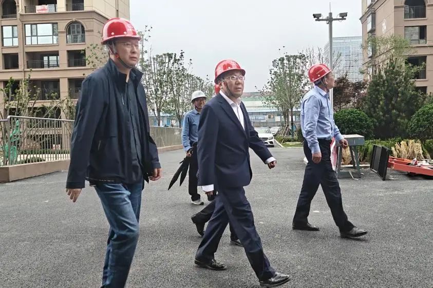 公司黨委書記、董事長李明華一行到煙臺項目、濰坊項目檢查指導工作.jpg