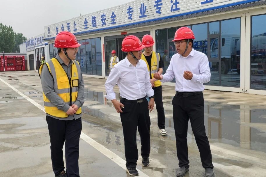 公司黨委書(shū)記、董事長(zhǎng)高學(xué)武到啟動(dòng)區(qū)項(xiàng)目檢查指導(dǎo)工作.jpg